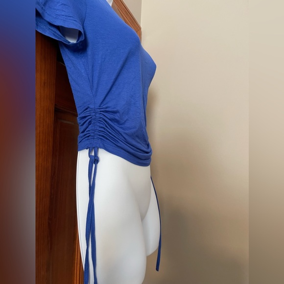 Nice top - Picture 2 of 2